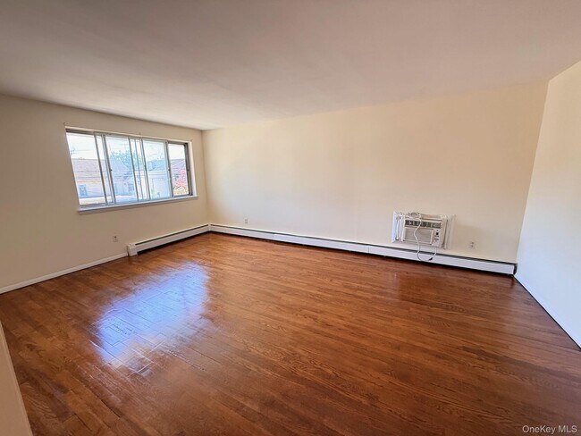 Building Photo - 95 Graywood Rd