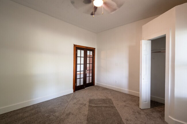 Building Photo - 433 N Randall St