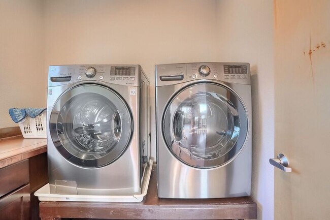 Building Photo - 2421 Rose Ct