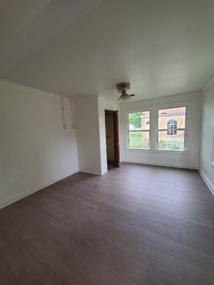 Building Photo - 440 TX-29