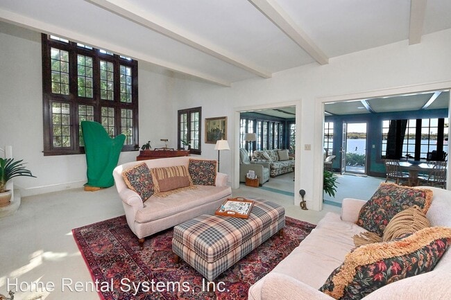 Building Photo - 3 br, 3 bath House - 425 Lakeview Avenue