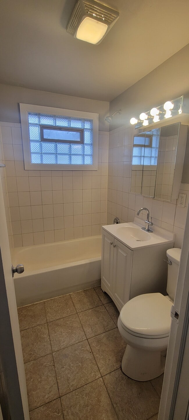 Building Photo - 235 Indianwood Blvd