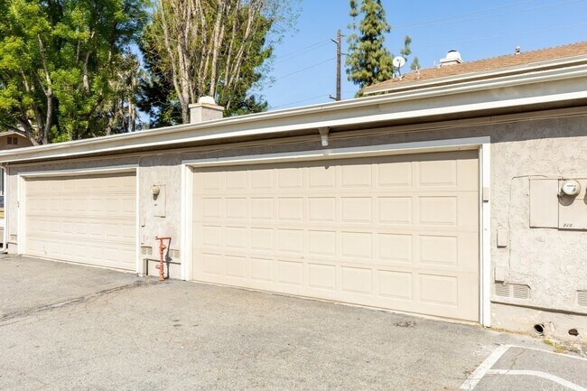 2 car garage - 2061 W Redlands Blvd
