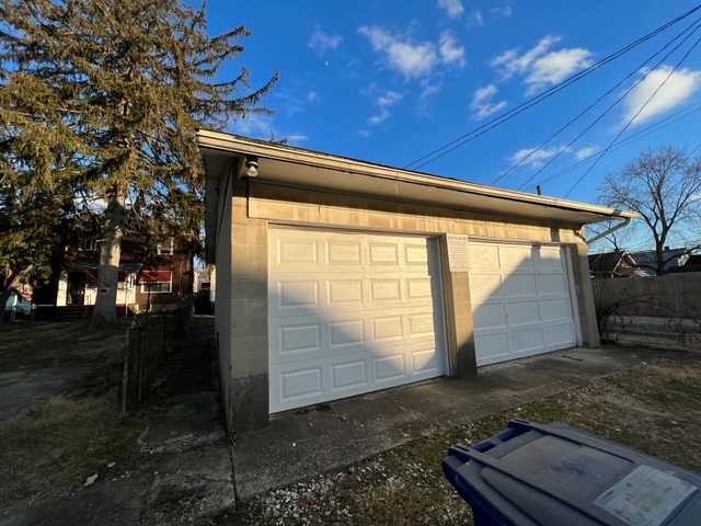 Building Photo - 1213 Oakwood Ave