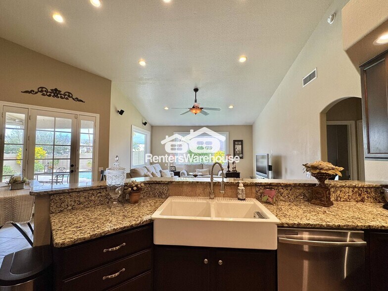 Building Photo - 3848 E Amberwood Dr