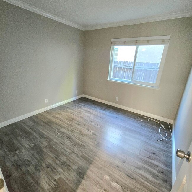 Building Photo - Welcome Home! 4 Bedroom HOUSE available NOW!