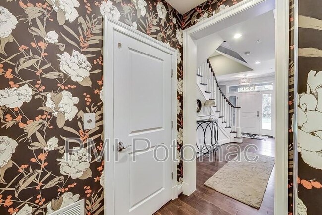 Building Photo - 10821 Symphony Park Dr