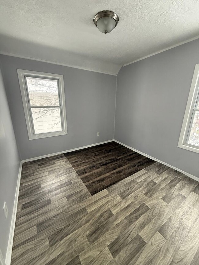 Building Photo - 4bd Single Collinwood Cash Pay/Section 8