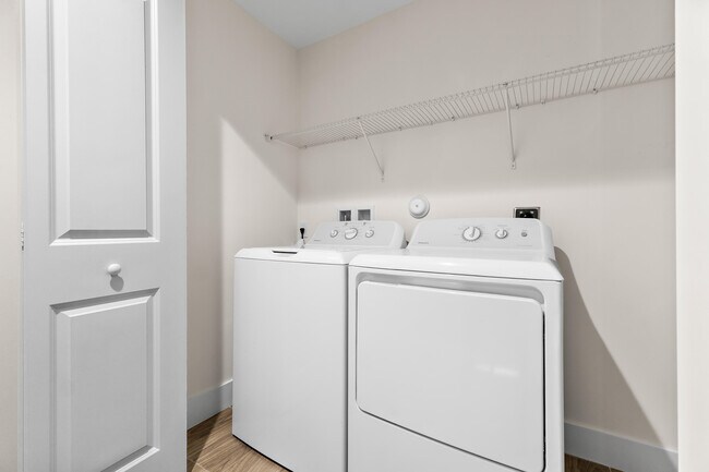 Building Photo - 3003 SE Fairmont St