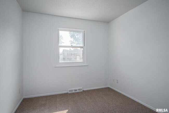 Building Photo - 2530 Saint John Ct