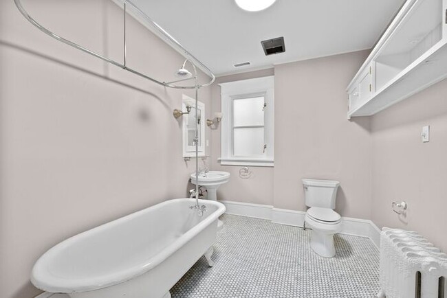 Building Photo - Stunning 1909 Craftsman w/ AC in Coveted C...