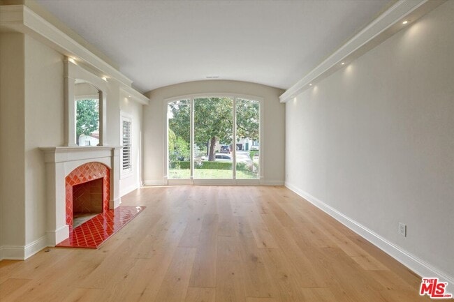 Building Photo - 135 N Gower St