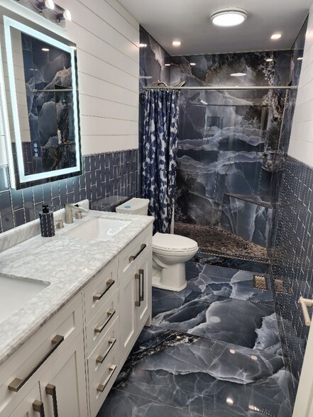 Building Photo - 6700 Pine Ln