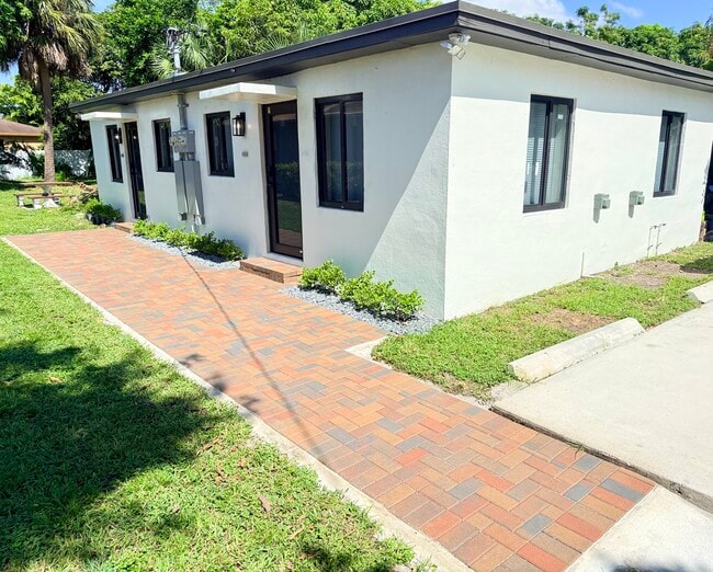 Building Photo - 607 NW 15th Ave