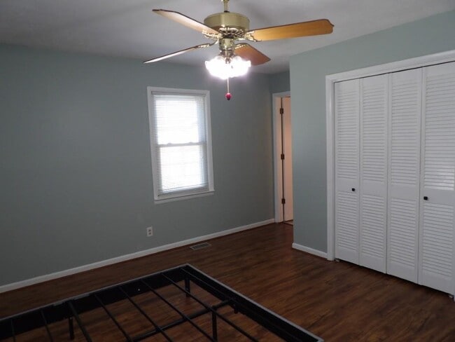 Building Photo - 917 9th Ave S