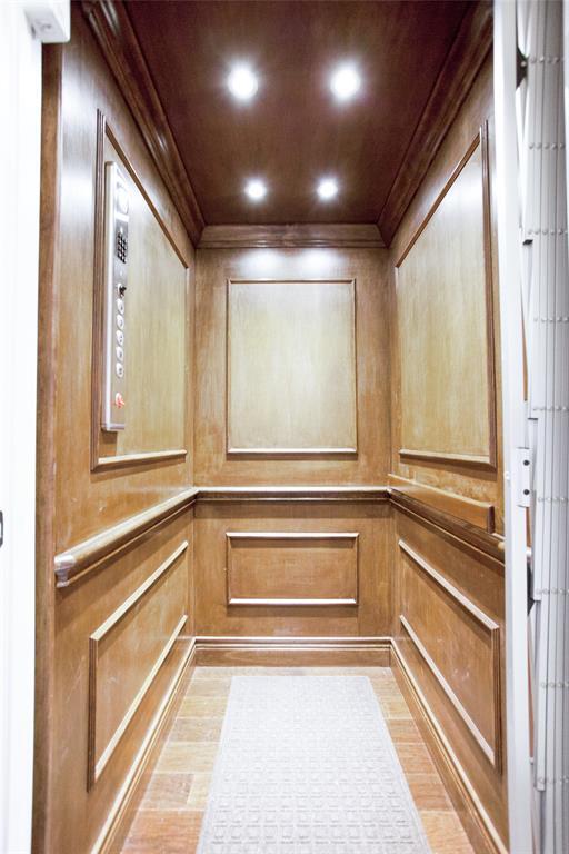 Building Photo - 224 Adams St