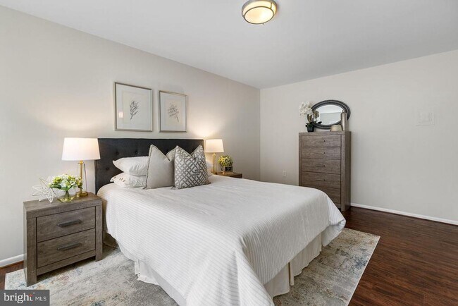 Building Photo - 3330 S 28th St