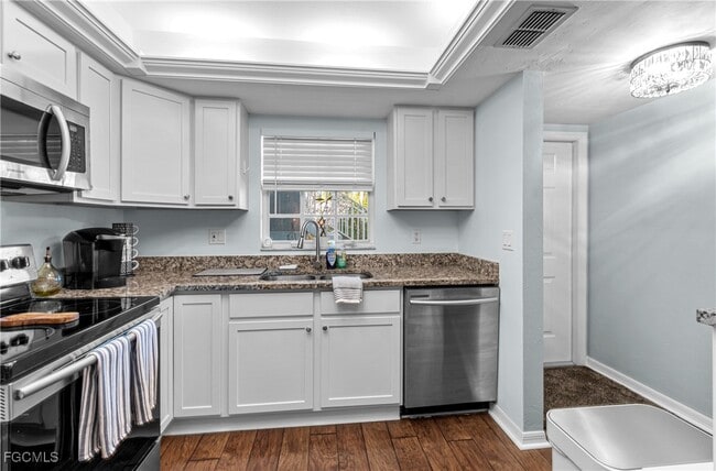 Building Photo - 28280 Pine Haven Way