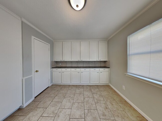 Building Photo - 1505 Wade Dr