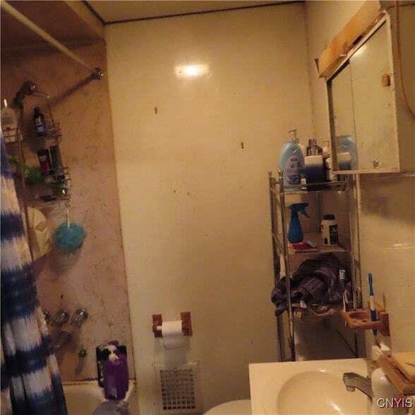 Building Photo - 540 Teall Ave