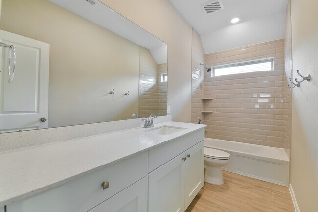 Building Photo - 1439 Northwood Blf Ln