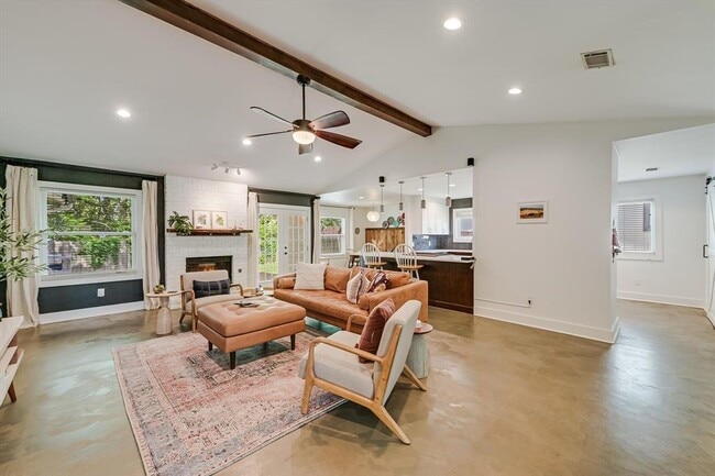 Building Photo - 9012 Texas Oaks Dr