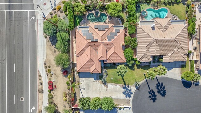 Building Photo - 35 Calle La Reina