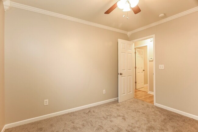 Building Photo - 110 Spring Glade Cir