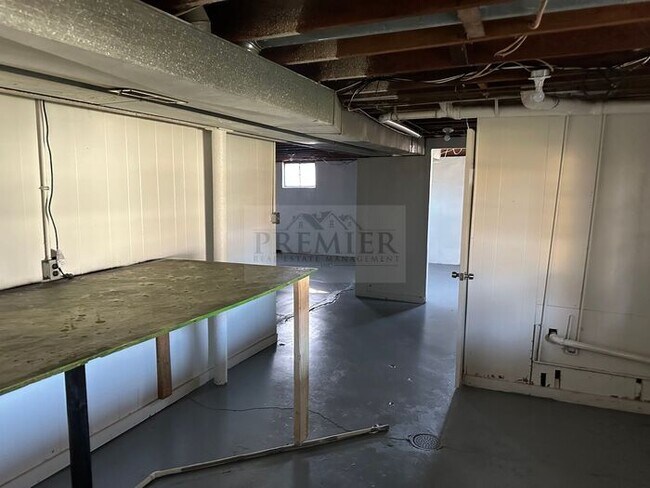 Building Photo - 7716 Crisp Ave