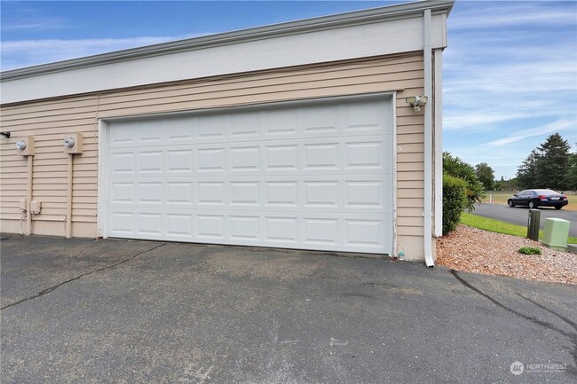 Building Photo - Beautiful 3-Condo in Lakewood – Apply Today!