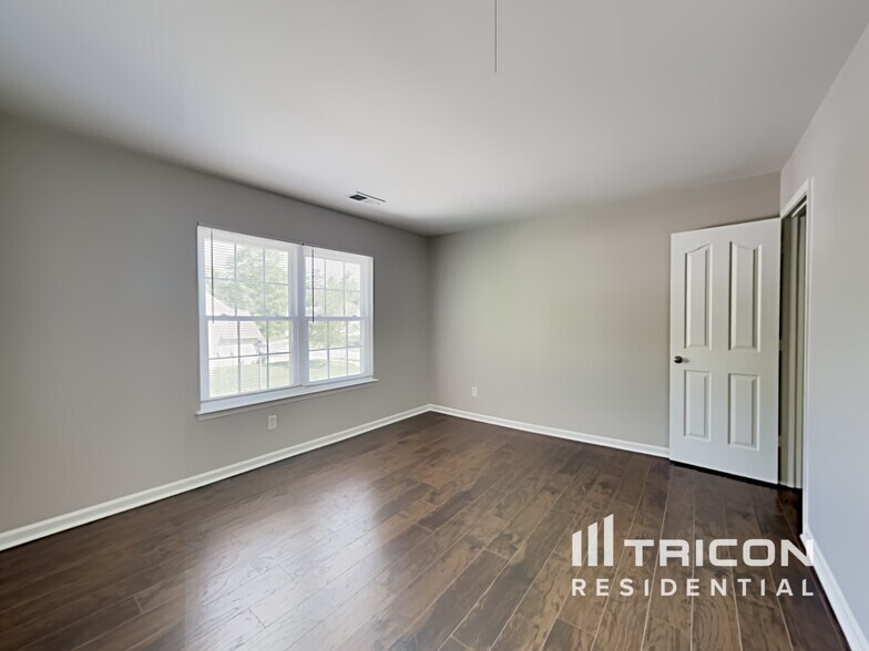 Building Photo - 708 Harrier Rd