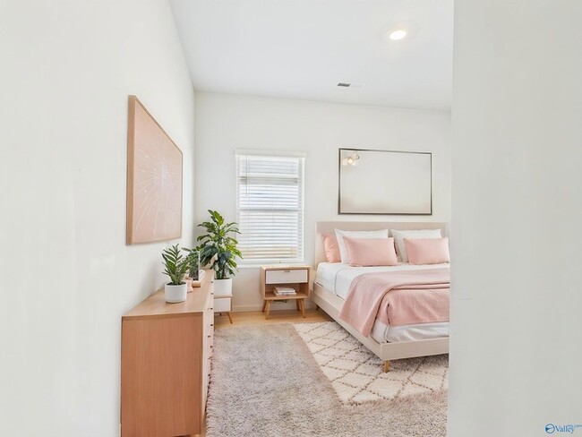 Building Photo - 506 E River Landing Blvd