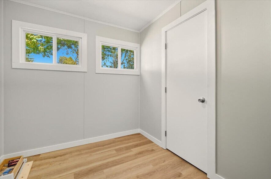 Building Photo - 710 E Chestnut St