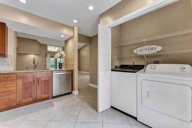 Building Photo - 7888 Granada Pl