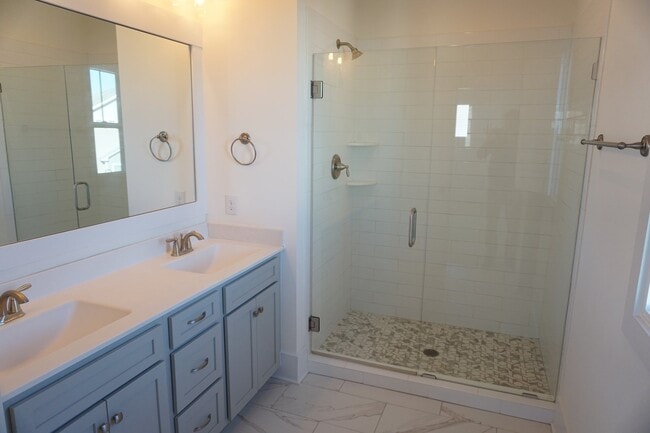 Building Photo - 4032 Tamarisk Ln