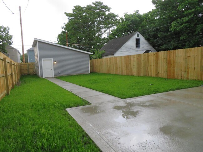 Building Photo - 90 N Princeton Ave
