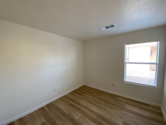 Building Photo - 4 Bedroom Single Story Home Available Near Paseo Del Norte Blvd NE & Universe Blvd NW!