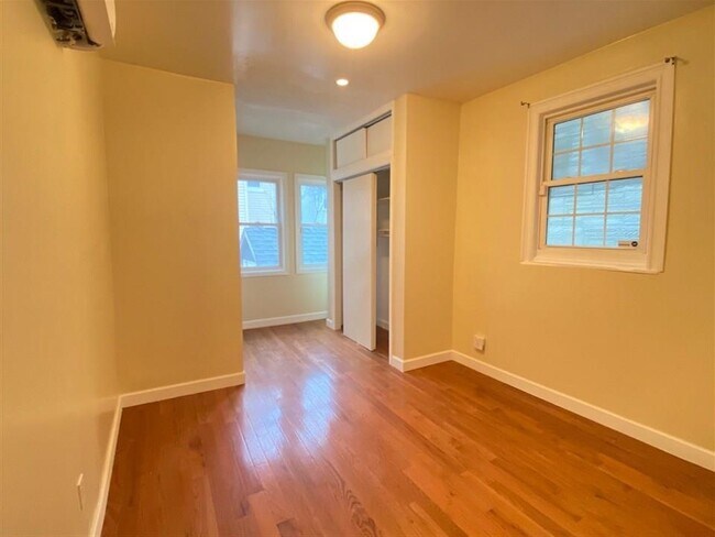 Building Photo - 13 Baldwin Ave