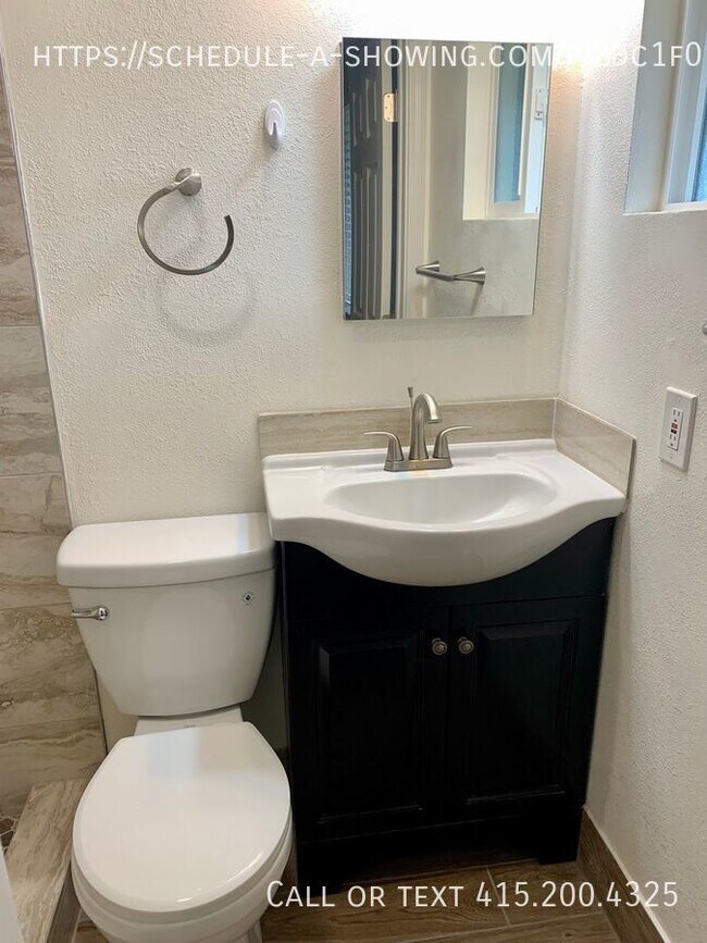 Building Photo - Spacious 3 Bedroom 2 bath in Seaside