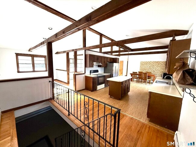 Building Photo - 27 White Oak Rd