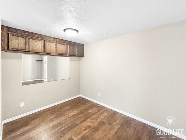 Building Photo - Beautiful 1Bd/1Ba located in Bay Ho!