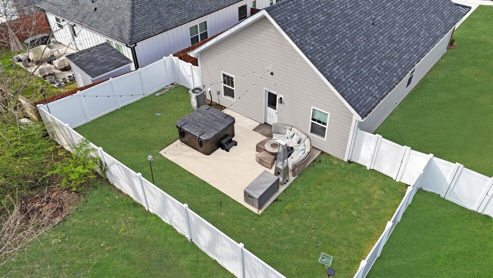 Building Photo - 628 Herms Ave