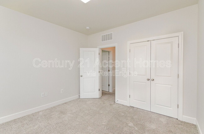 Building Photo - 43347 Goshen Run Sq