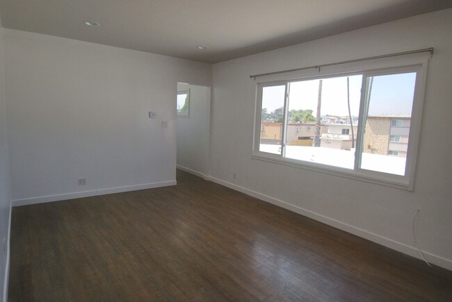 Building Photo - 1446 Manhattan Beach Blvd