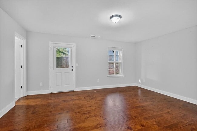 Building Photo - 1104 Bakary Ct