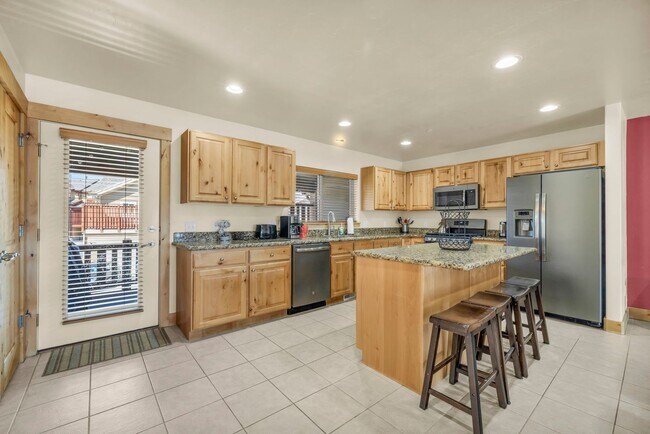 Building Photo - Furnished Bear Hollow Townhome