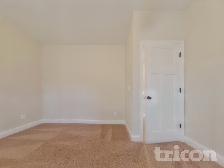 Building Photo - 319 Arbor Cir