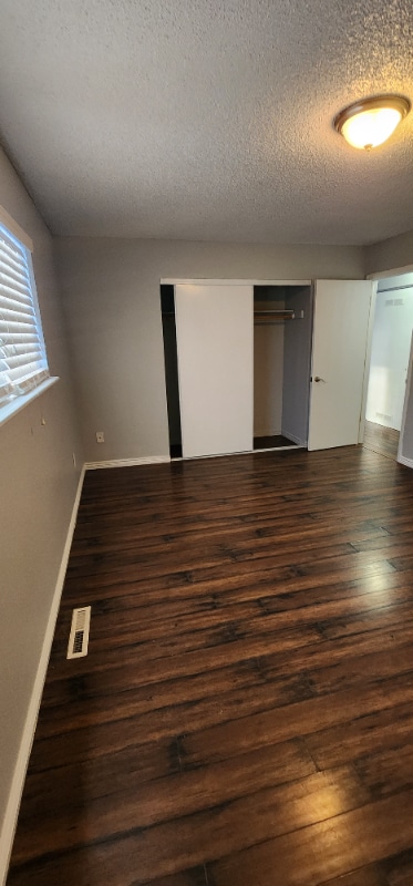 Building Photo - 300 Cottonwood Ln