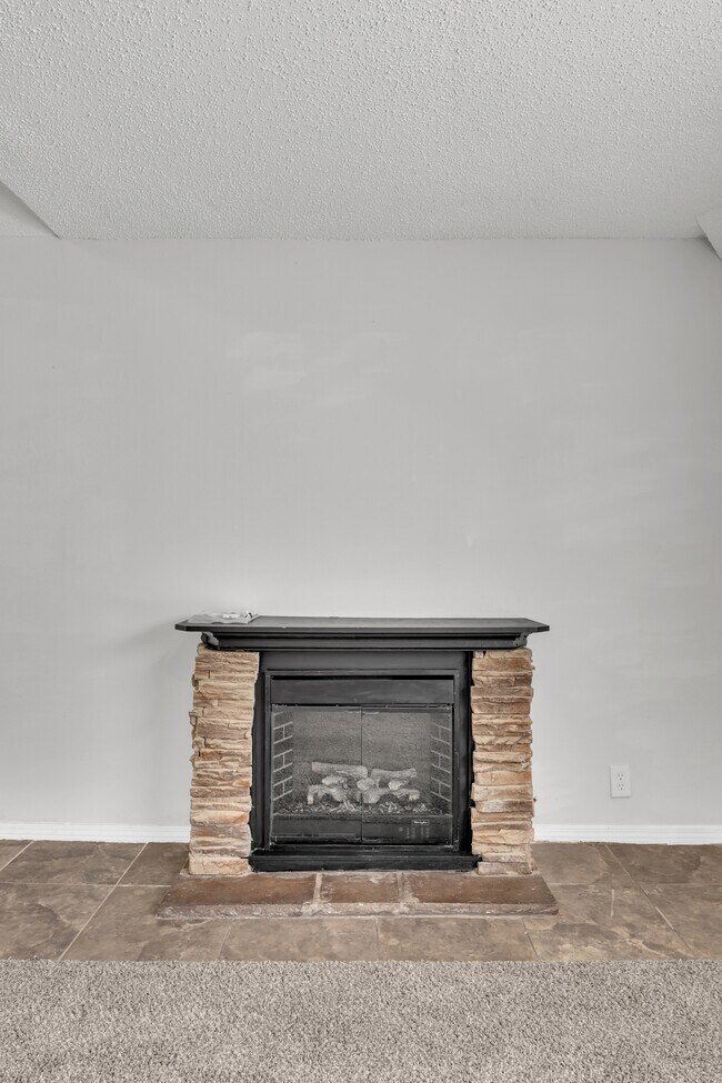Building Photo - 10400 Valle Koki Dr