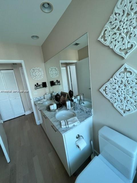 Building Photo - 950 Brickell Bay Dr